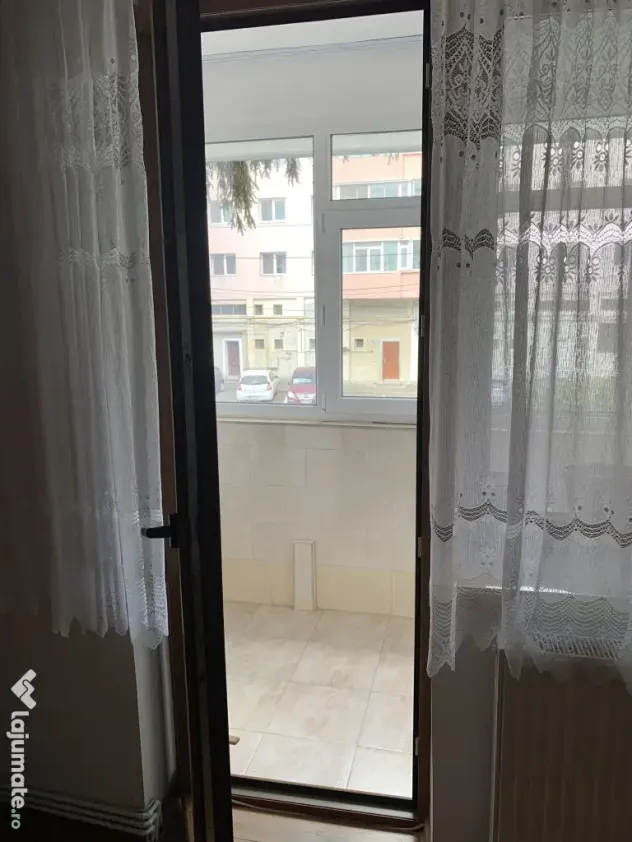 Apartament cu 3 camere de vânzare în Curtea de Argeș central
