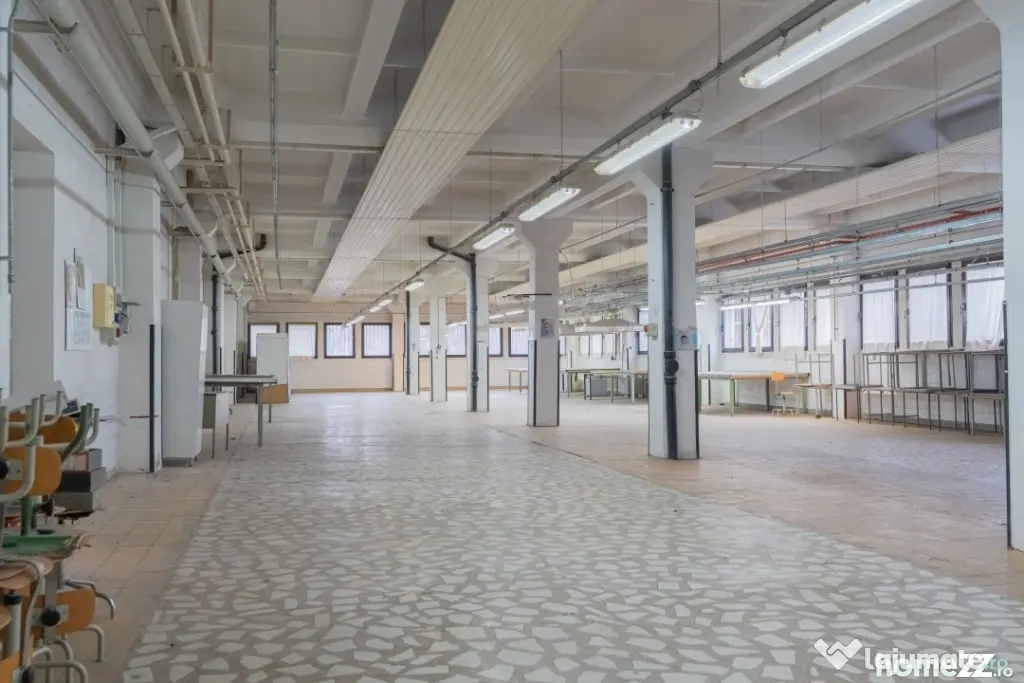 Spatiu industrial/comercial P+1, 3400 mp utili, teren 4000 m