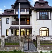 Pensiune renovata in Busteni, 14 camere, teren 900 mp, zona 