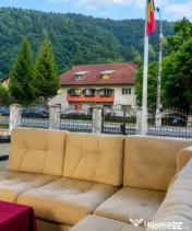Pensiune renovata in Busteni, 14 camere, teren 900 mp, zona 