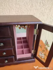 Dulăpior muzical pentru bijuterii 