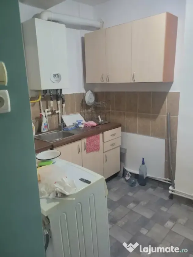 Garsoniera Ostrovului, et 1, microcentrala, stare foarte buna
