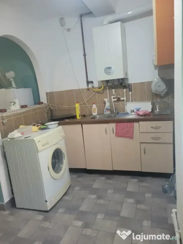 Garsoniera Ostrovului, et 1, microcentrala, stare foarte buna