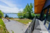 DOMENIU DE LUX DE VANZARE IN APA NORD cu deschidere la lac 