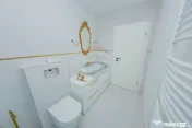 DOMENIU DE LUX DE VANZARE IN APA NORD cu deschidere la lac 