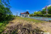 DOMENIU DE LUX DE VANZARE IN APA NORD cu deschidere la lac