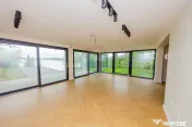 DOMENIU DE LUX DE VANZARE IN APA NORD cu deschidere la lac 