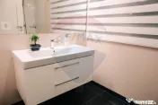 Pensiune cu 8 camere de vânzare 