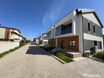 Ultima Vila Otopeni in complex cu panouri fotovoltaice