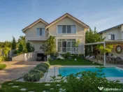 Vila superba cu piscina Otopeni drum privat 