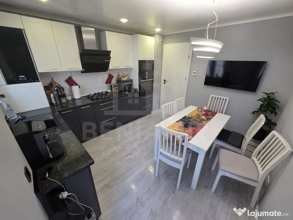Trei camere decomandat ultra-renovat 2 bai Mcdonalds etaj 2