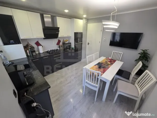 Trei camere decomandat ultra-renovat 2 bai Mcdonalds etaj 2