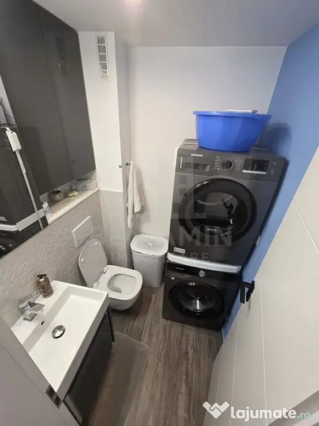 Trei camere decomandat ultra-renovat 2 bai Mcdonalds etaj 2