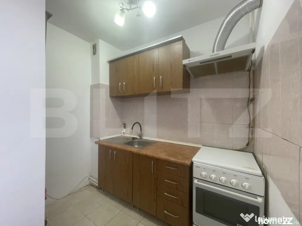 Garsoniera de vanzare, 30 mp, etaj 3, zona Centrala