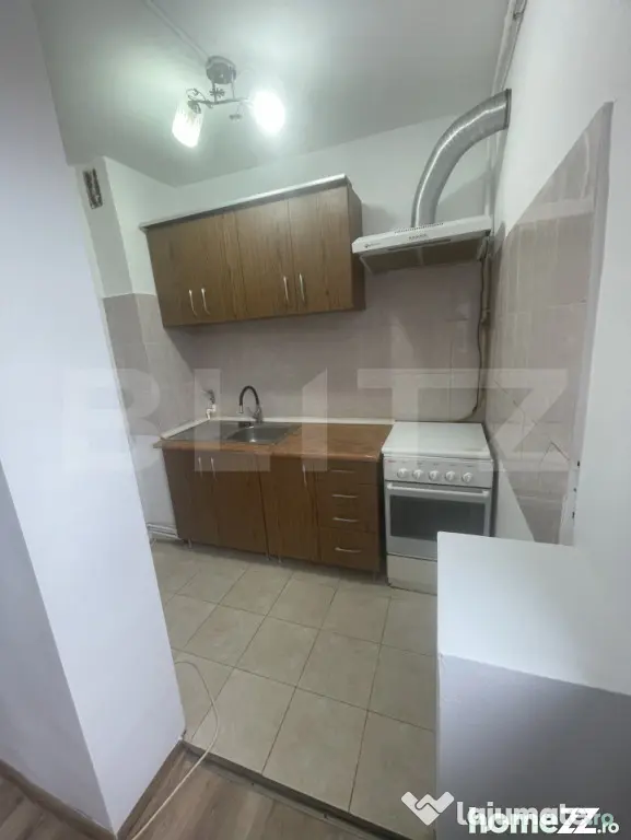 Garsoniera de vanzare, 30 mp, etaj 3, zona Centrala