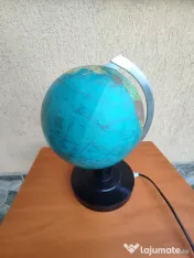 Glob luminos geopolitic anii '90 