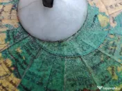 Glob luminos geopolitic anii '90 