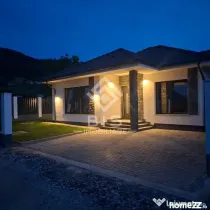 Casă la cheie,, 3 dormitoare- curte privată | Zona Vale...