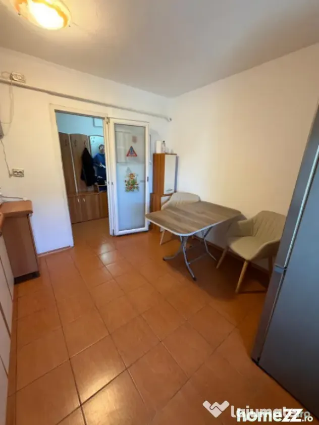 Apartament 3 camere, 66 mp, etaj 3/4, zona Filiasi