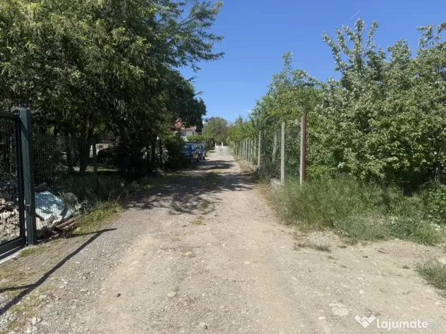 Vând teren zona Deva – loc liniștit, acces bun, utilități aproape, 942mp
