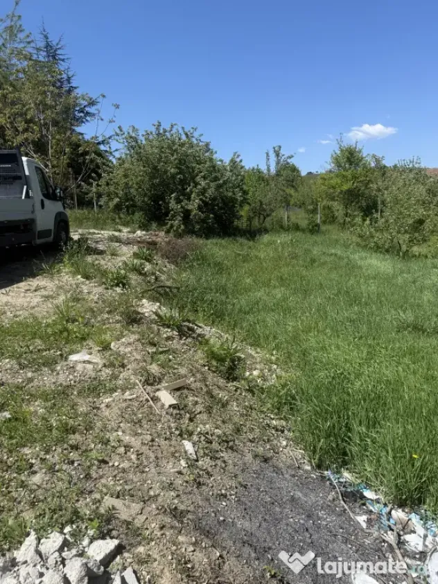 Vând teren zona Deva – loc liniștit, acces bun, utilități aproape, 942mp