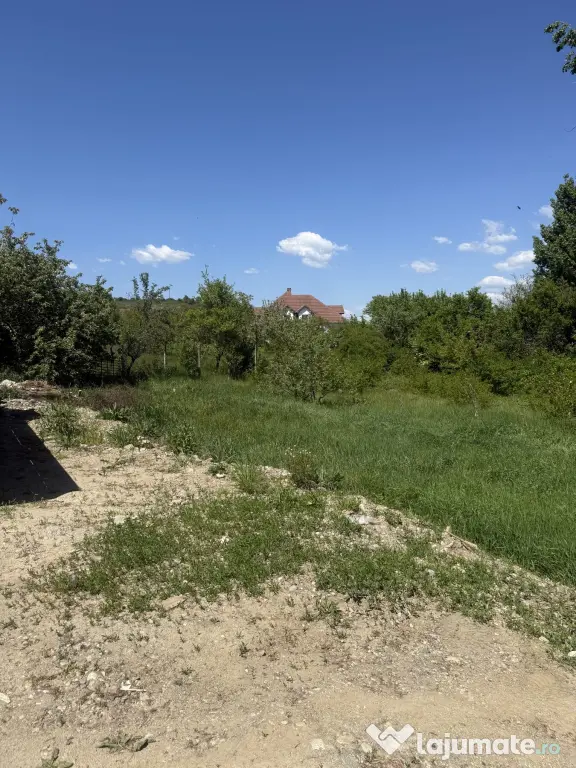 Vând teren zona Deva – loc liniștit, acces bun, utilități aproape, 942mp