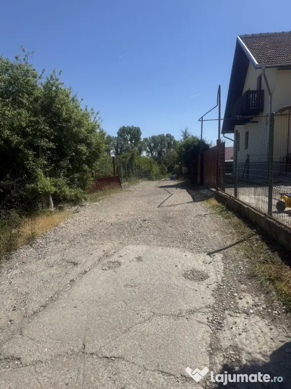 Vând teren zona Deva – loc liniștit, acces bun, utilități aproape, 942mp
