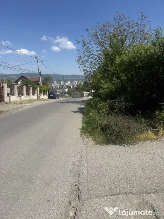 Vând teren zona Deva – loc liniștit, acces bun, utilități aproape, 942mp