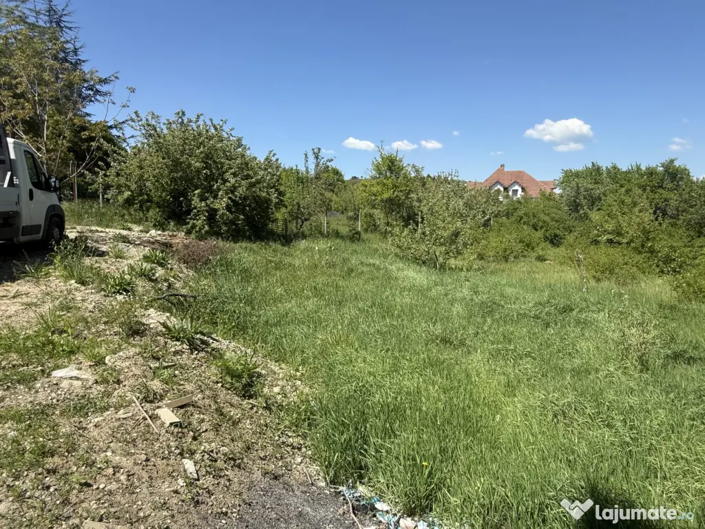 Vând teren zona Deva – loc liniștit, acces bun, utilități aproape, 942mp