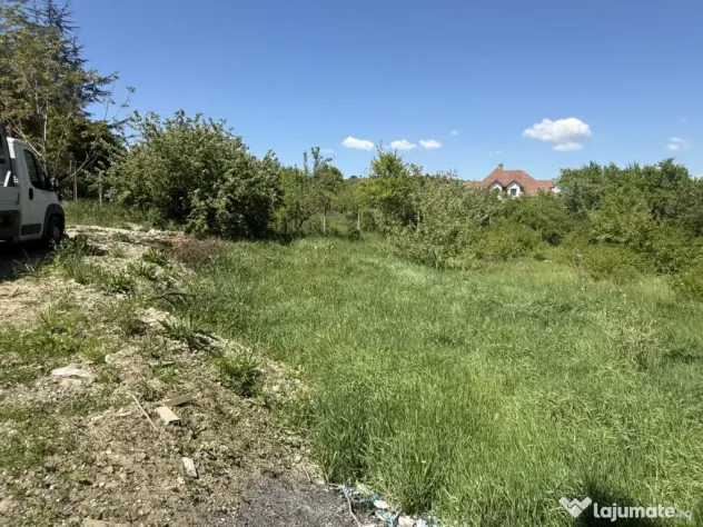 Vând teren zona Deva – loc liniștit, acces bun, utilități aproape, 942mp