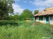Teren si casa batraneasca de vanzare, zona Trifesti 