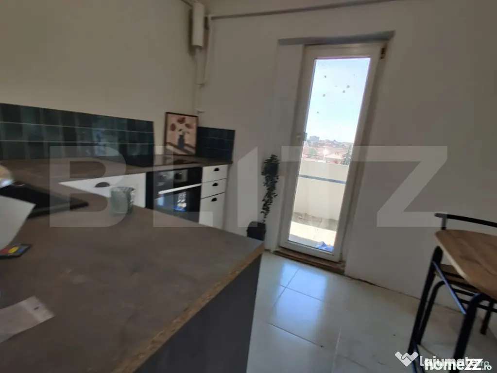 Apartament 3 camere, 65 mp, 2 bai, balcon deschis, zona Dece