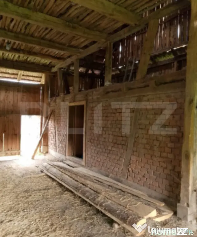 Casă cu 3 camere și un teren de 3000 mp, zona Cuzaplac