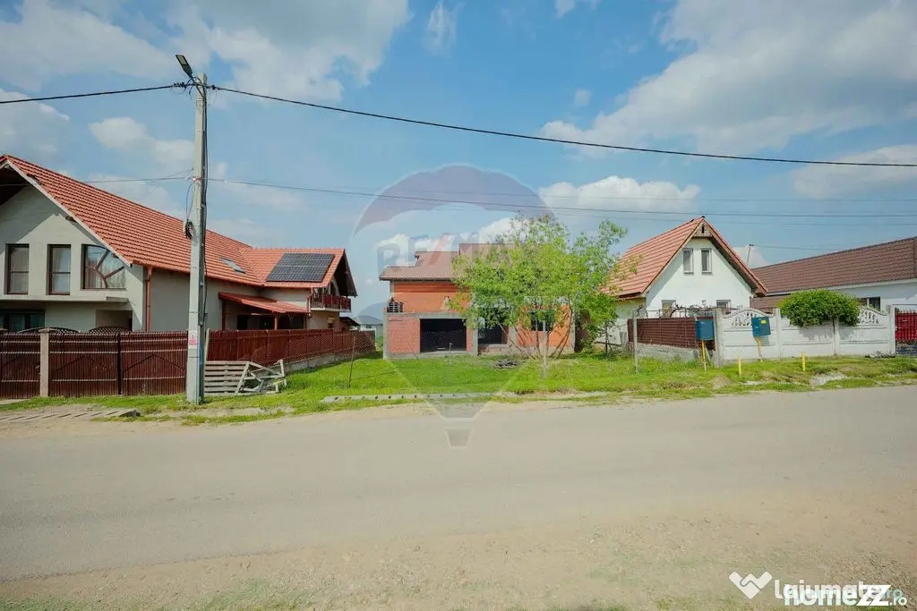 De vânzare proprietate cu două clădiri la roșu, Cord?...