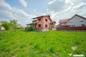 De vânzare proprietate cu două clădiri la roșu, Cord?...