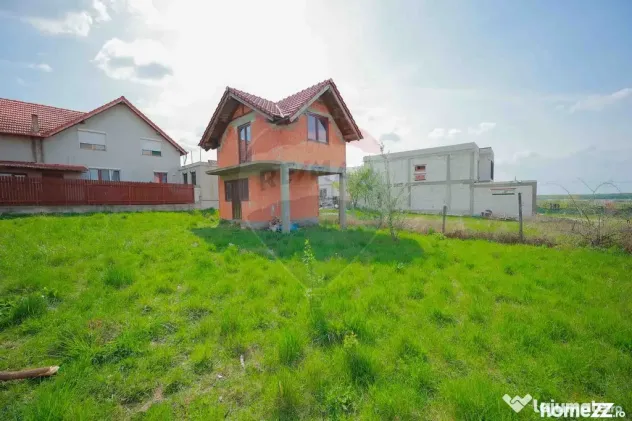 De vânzare proprietate cu două clădiri la roșu, Cord?...