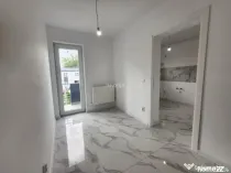 APARTAMENT 1 CAMERA, DECOMANDAT , ETAJ 1 , LOC DE PARCARE IN