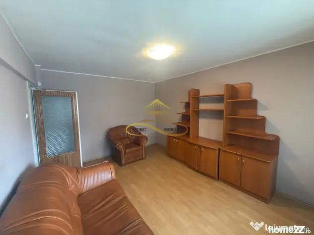 Apartament 3 camere de vanzare in Bacau strada Stefan cel...