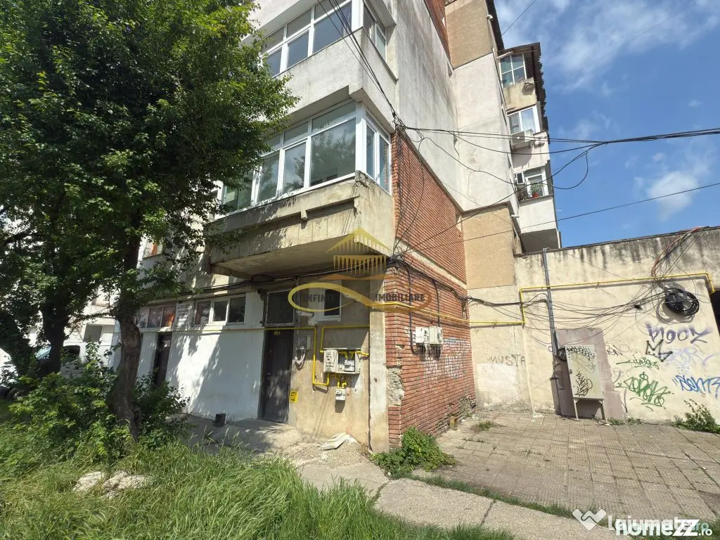 Apartament 3 camere de vanzare in Bacau strada Stefan cel...