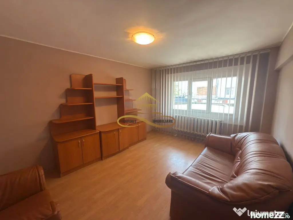 Apartament 3 camere de vanzare in Bacau strada Stefan cel...