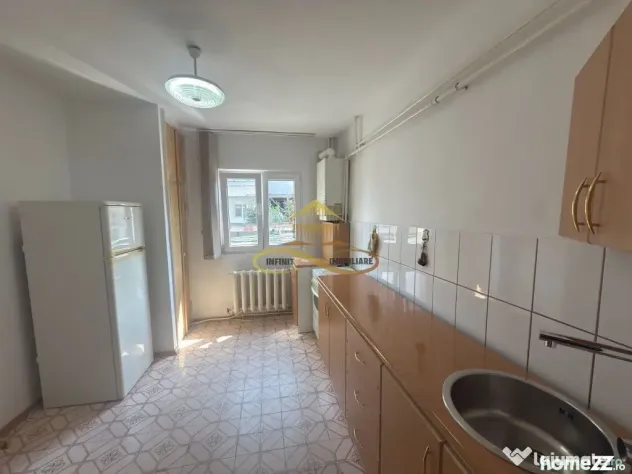 Apartament 3 camere de vanzare in Bacau strada Stefan cel...