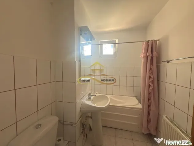 Apartament 3 camere de vanzare in Bacau strada Stefan cel...