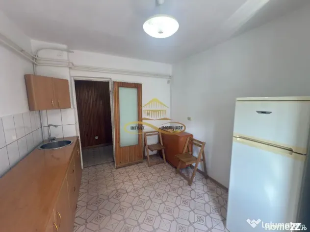 Apartament 3 camere de vanzare in Bacau strada Stefan cel...