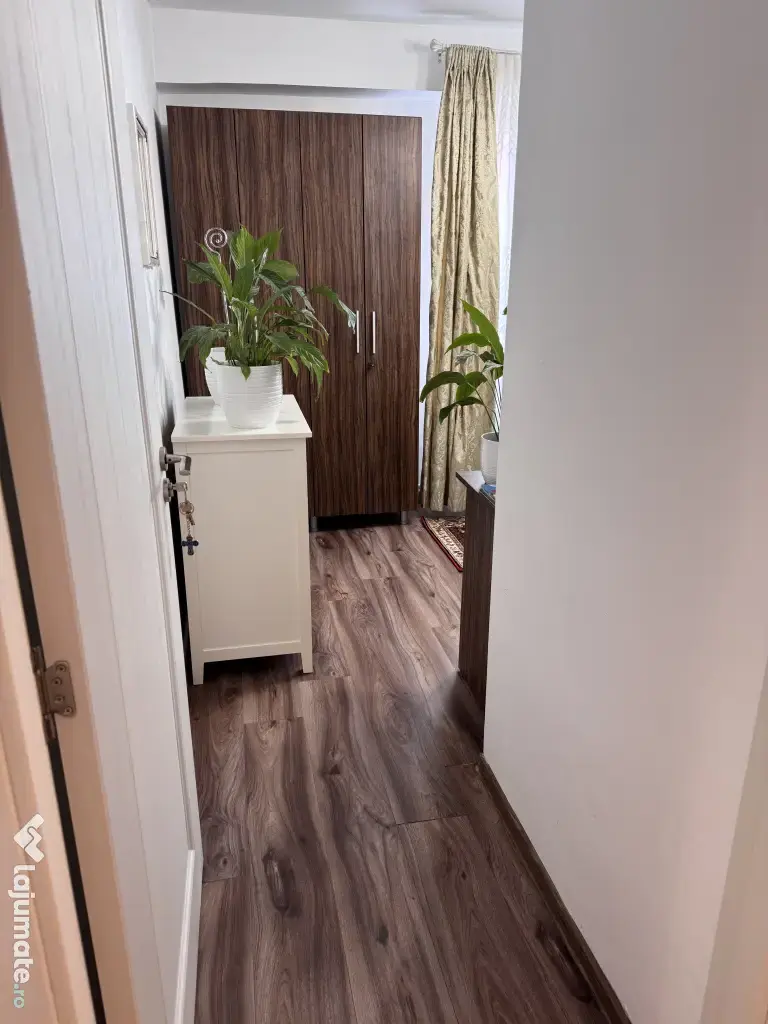 Vând apartament cu 4 camere Tudor!