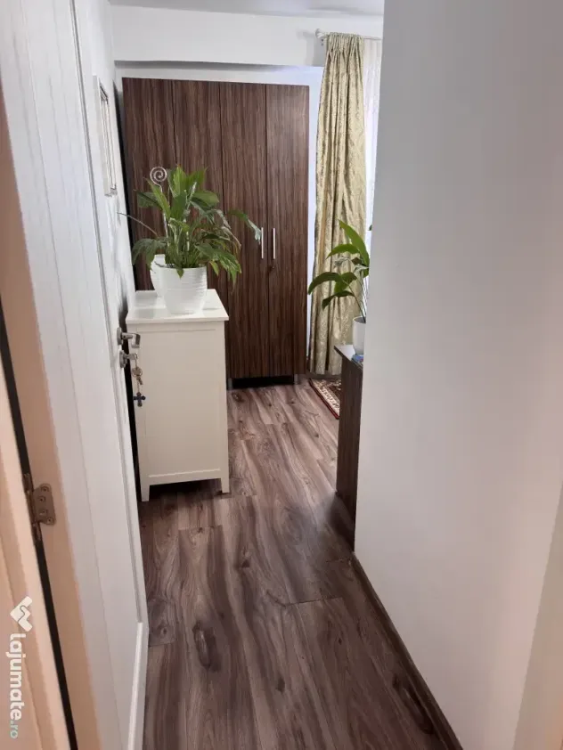 Vând apartament cu 4 camere Tudor!