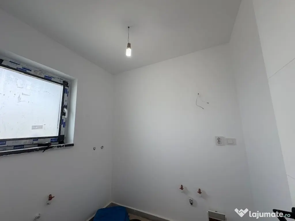 122000euro, Casa cu 3 camere,single,dressing/2bai,beci!!!