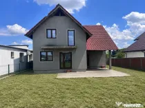 Casa de vanzare la rosu, 240 mp, zona Aeroport