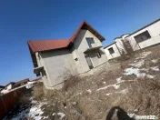 Casa de vanzare la rosu, 240 mp, zona Aeroport