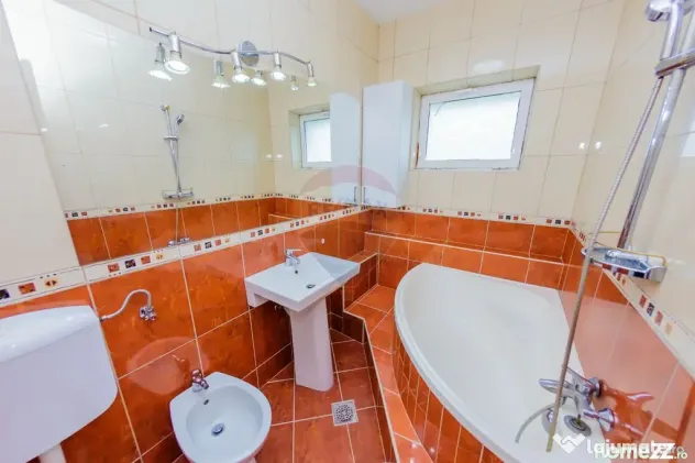 De vanzare casa tip duplex, în zona rezidentiala aprecia...