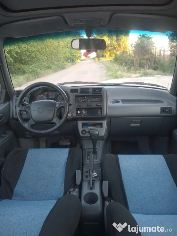 Autoturism Toyota RAV4